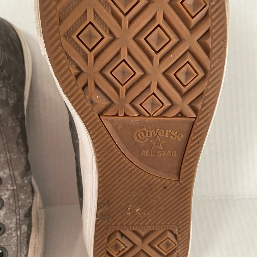 Chuck Taylor Size 11 Converse silver tennis shoes - Picture 8 of 8